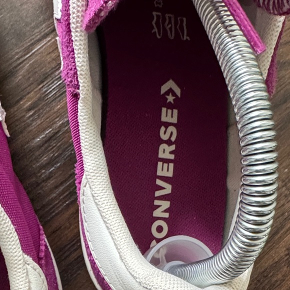 Like New Converse Women's Sneakers in Vibrant Violet & White - Picture 8 of 13